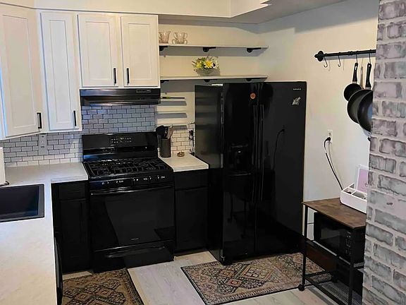 3rd image of 890 State Highway Z Cpe