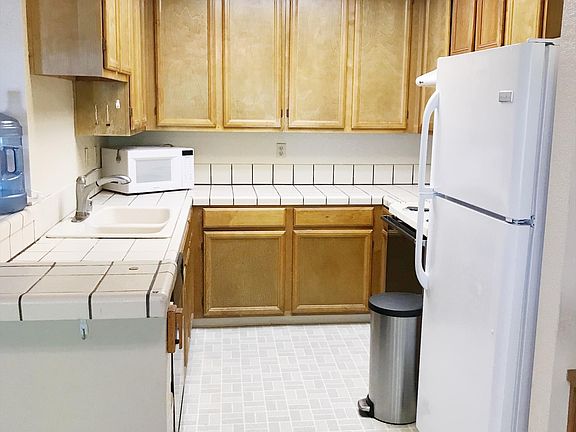 3rd image of 37 Kenbrook Cir