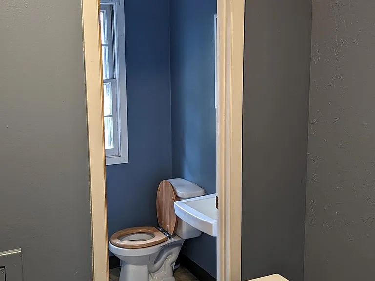 1652 McAfee St — Photo 3