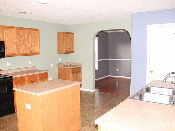 3rd image of 4710 Rockport Dr