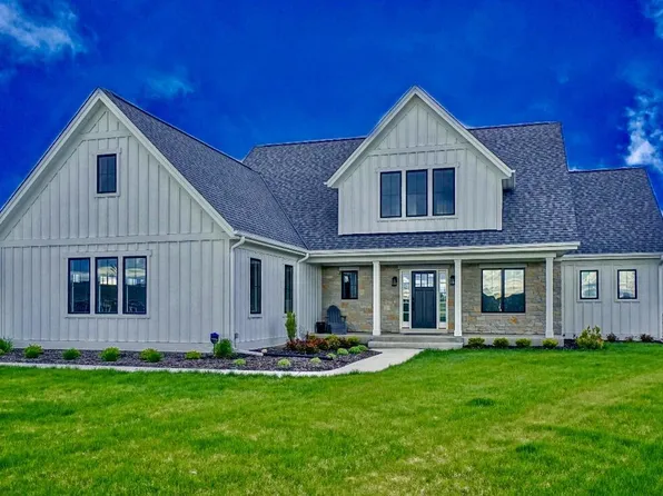 35177 Walleye COURT, Summit, WI 53066
