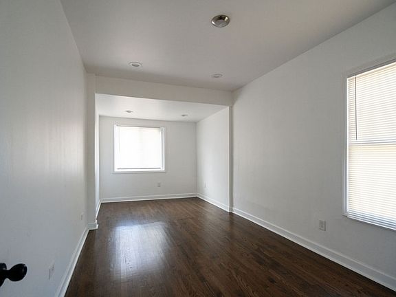 5th image of 10046 S Perry Ave