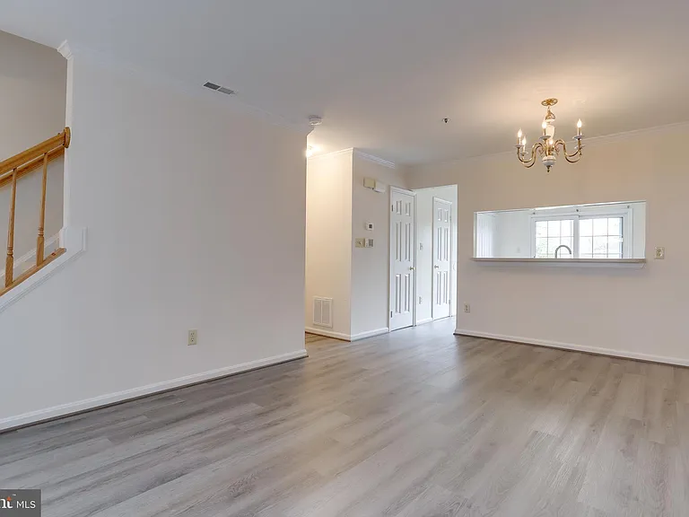 3050 S Glebe Rd — Photo 14