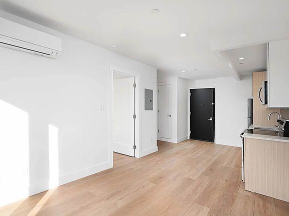 3rd image of 23-33 Astoria Blvd #5A