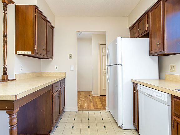 4th image of 1205 Mountain View Dr