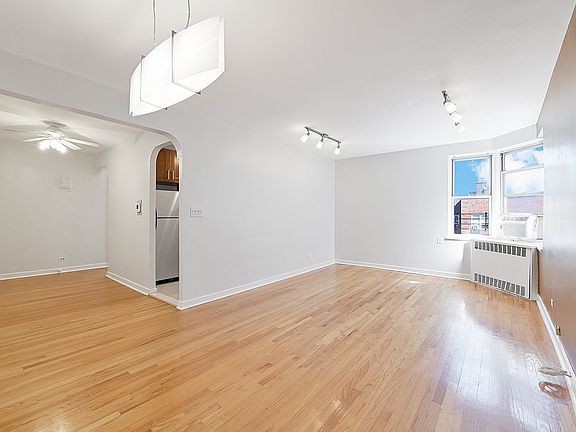 3rd image of 65-60 Wetherole St APT 6F