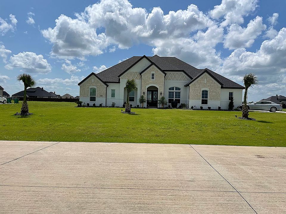 1st image of 431 Bandera Dr