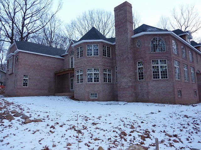 2nd image of 39 Timberlane Rd