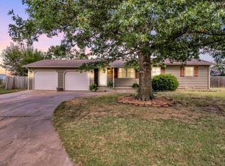 518 Meadowbrook Ct, Newton, KS 67114