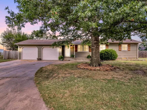 518 Meadowbrook Ct, Newton, KS 67114