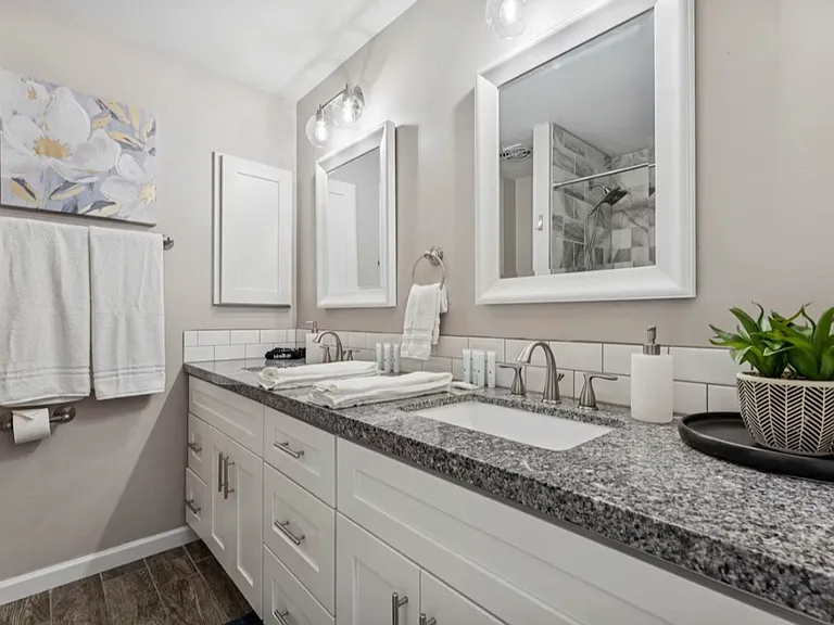 7635 E Minnezona Ave — Photo 9