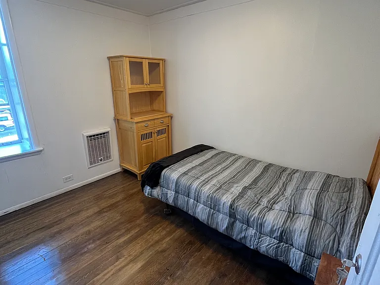 214 W Broadway St — Photo 16