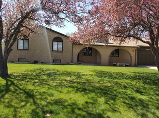 609 Catalina Dr, Hutchinson, KS 67502