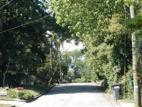 5th image of 122 Stewart Ave