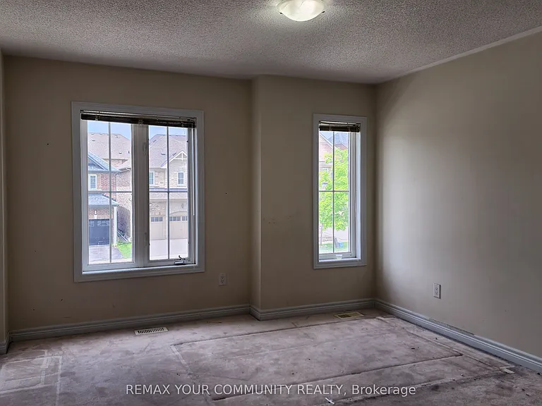 3 Prince Of Wales Dr — Photo 20