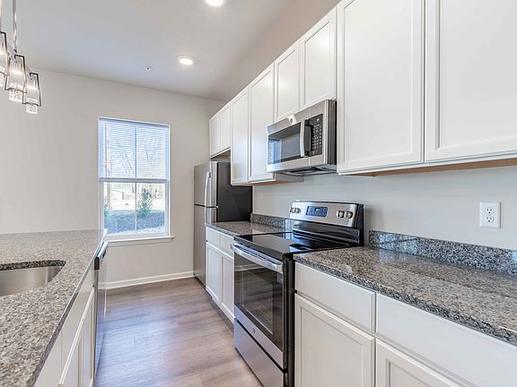 5th image of 39 Wildflower Ln