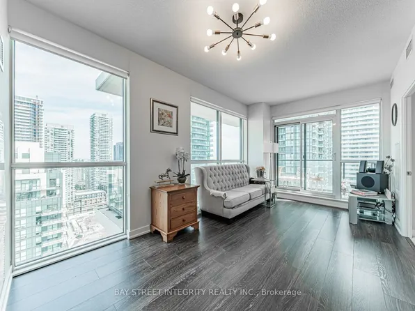 4055 Parkside Village Dr #2815, Mississauga, ON L5B 0K8