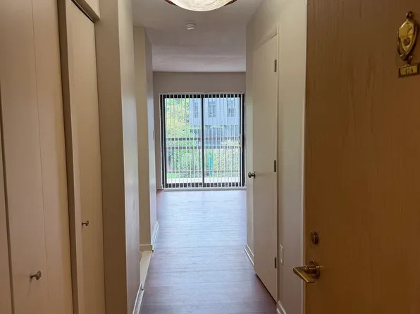 2111 Wisconsin Ave NW APT 424, Washington, DC 20007