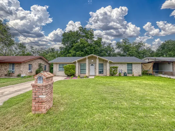 208 PULLIAM ST, Uvalde, TX 78801