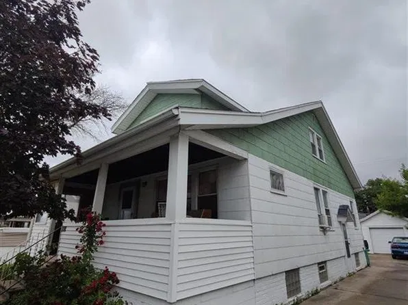 7369 Bernice Ave, Center Line, MI 48015