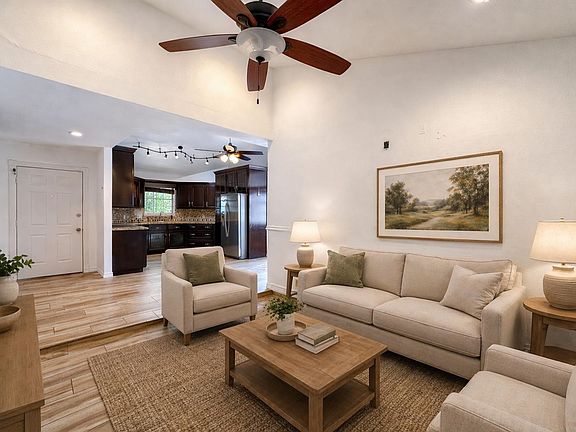 4th image of 1504 Agave Dr