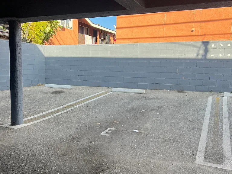 172 N Mariposa Ave #E — Photo 9