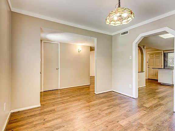4th image of 446 Meadowhill Dr