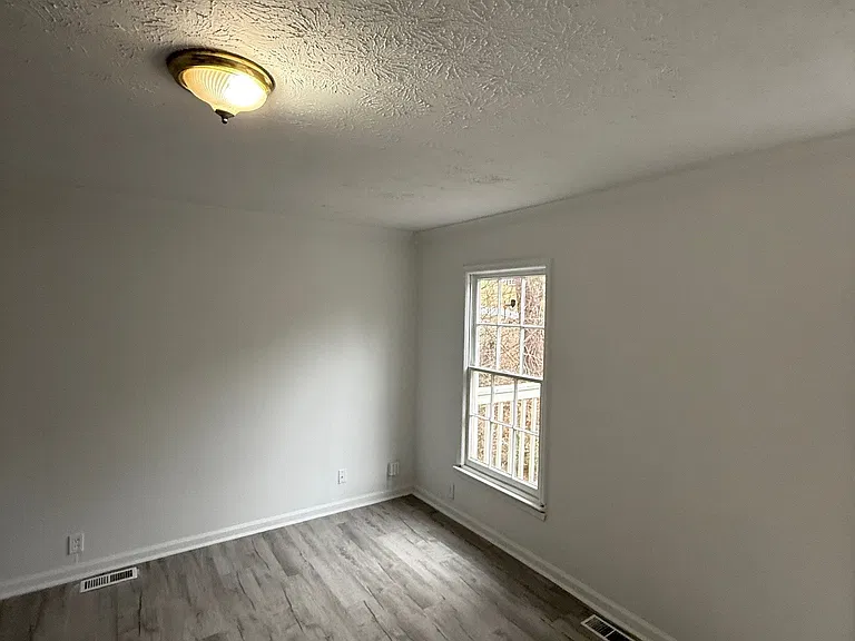 6062 Lakeshore Dr SE — Photo 4