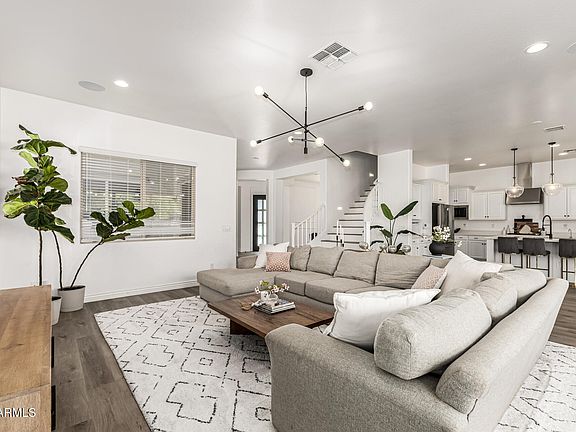 4th image of 8502 W MYRTLE Avenue