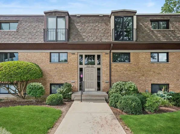 202 Kenston Ct #202, Geneva, IL 60134