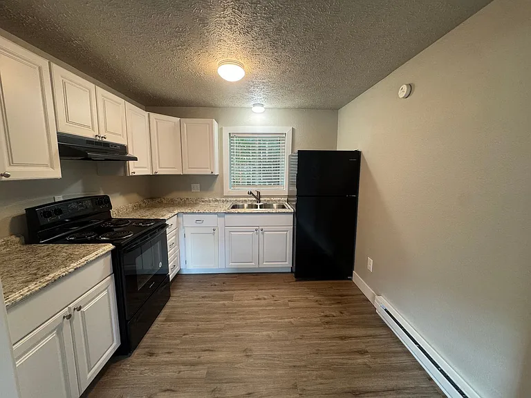 Cozy 2bd/1ba North West Apartment | On-Site Laundry | Pet Friendly | Off-Street Parking | Avail U... — Photo 5