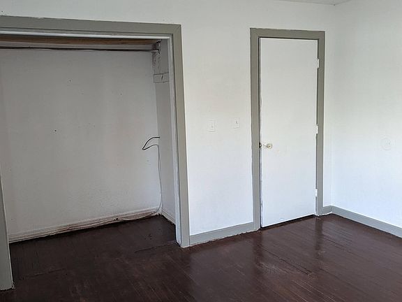 4th image of 1306 N Kelly Ave