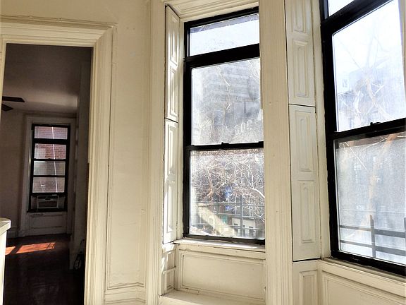 4th image of 141 E 62nd St APT 3R