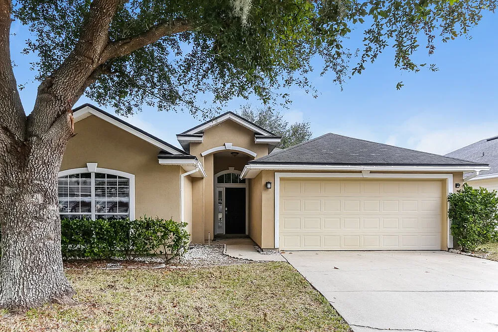 4 bed, 2.0 bath, 1638 sqft, $2,105 — Photo 1