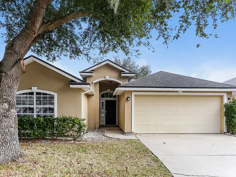 1841 Creekview Dr — Photo 1