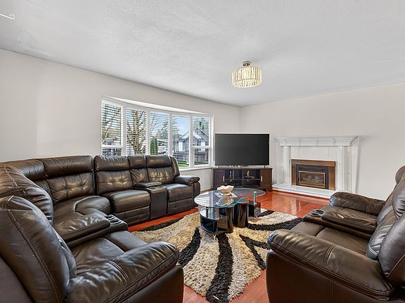5th image of 8927 146a St
