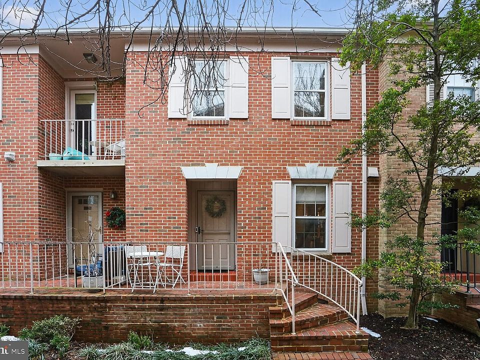 1st image of 1003B N Daniel St