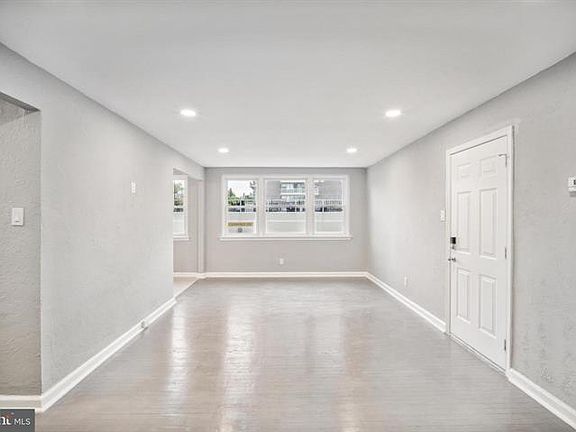 2nd image of 2137 Bryn Mawr Ave #3F