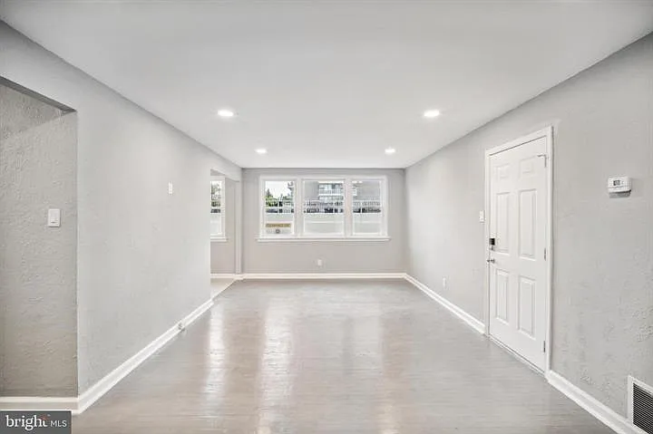2137 Bryn Mawr Ave #3F — Photo 2