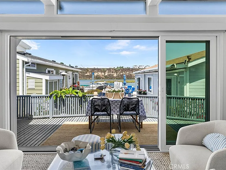 8 Saratoga — Photo 27