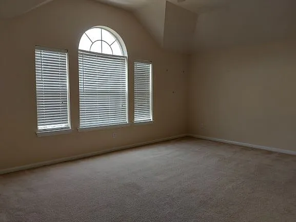 822 Forest Thicket Ln — Photo 2