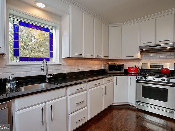 3rd image of 3107 Shadeland Dr