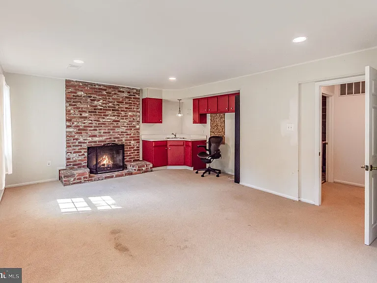 519 Woodland Ct NW — Photo 12