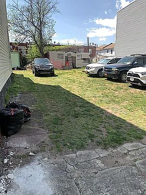 4th image of 752 Barbey St