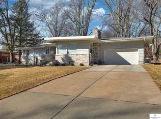 406 Beverly Dr, Omaha, NE 68114