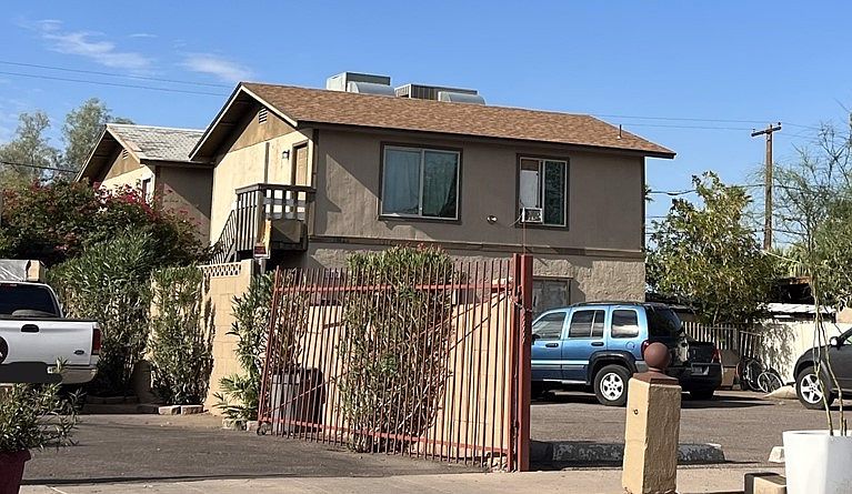 2nd image of 1017 W Taylor St