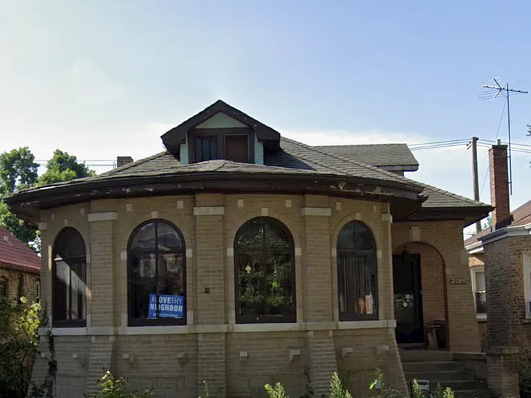 2725 W Morse Ave — Photo 1