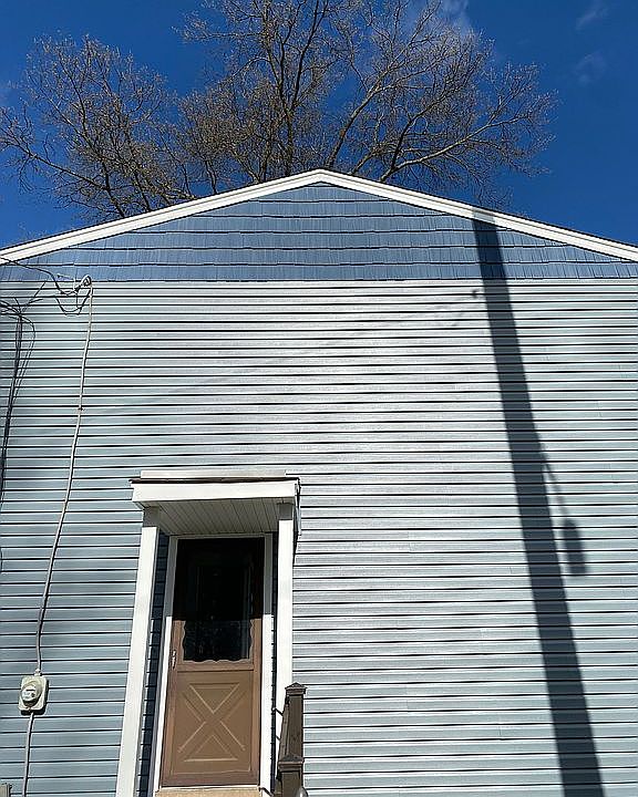 2nd image of 433 Fisher Ct