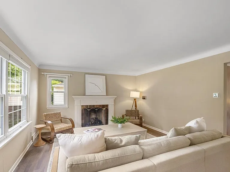 303 Wallinwood Ave NE — Photo 4
