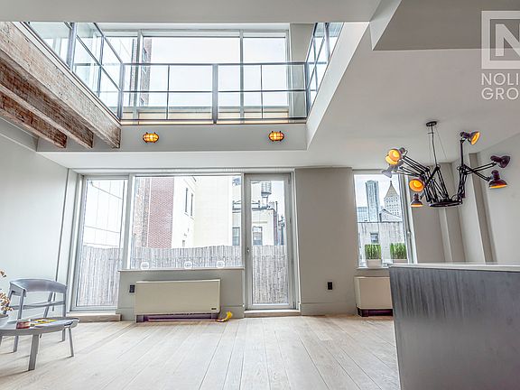 4th image of 158 Hester St Penthouse 8